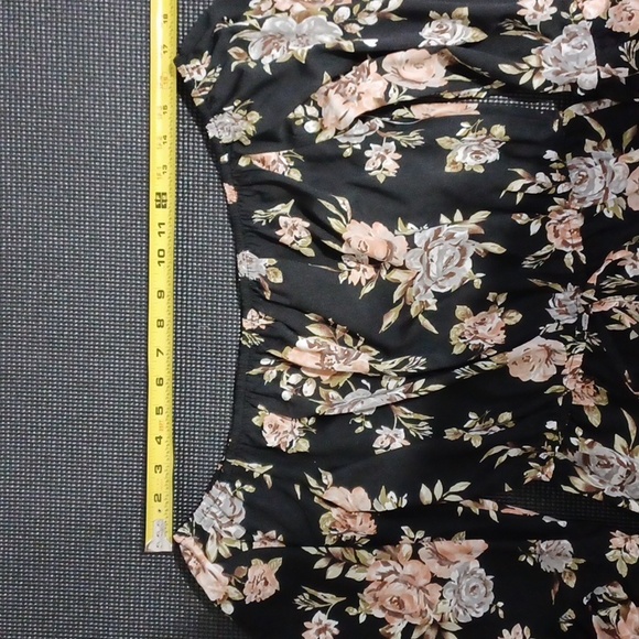 BLUSH top.  Floral flowy top, off shoulder shirt w/ elastic waist.  Medium. NWT - Picture 10 of 15